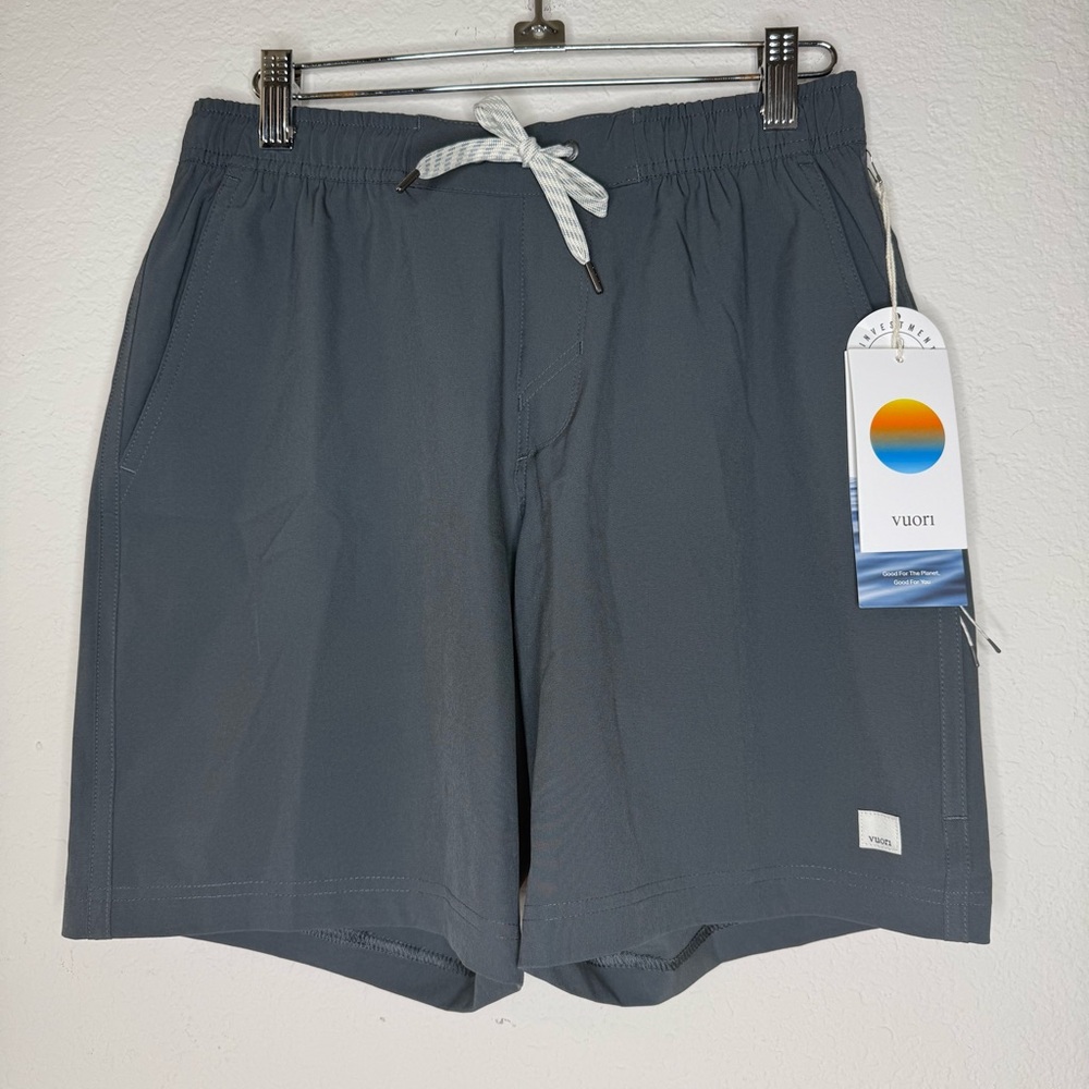 New Vuori Men’s Banks Session Short 7.5 Dark Pewter Size XSmall V3070 Classic